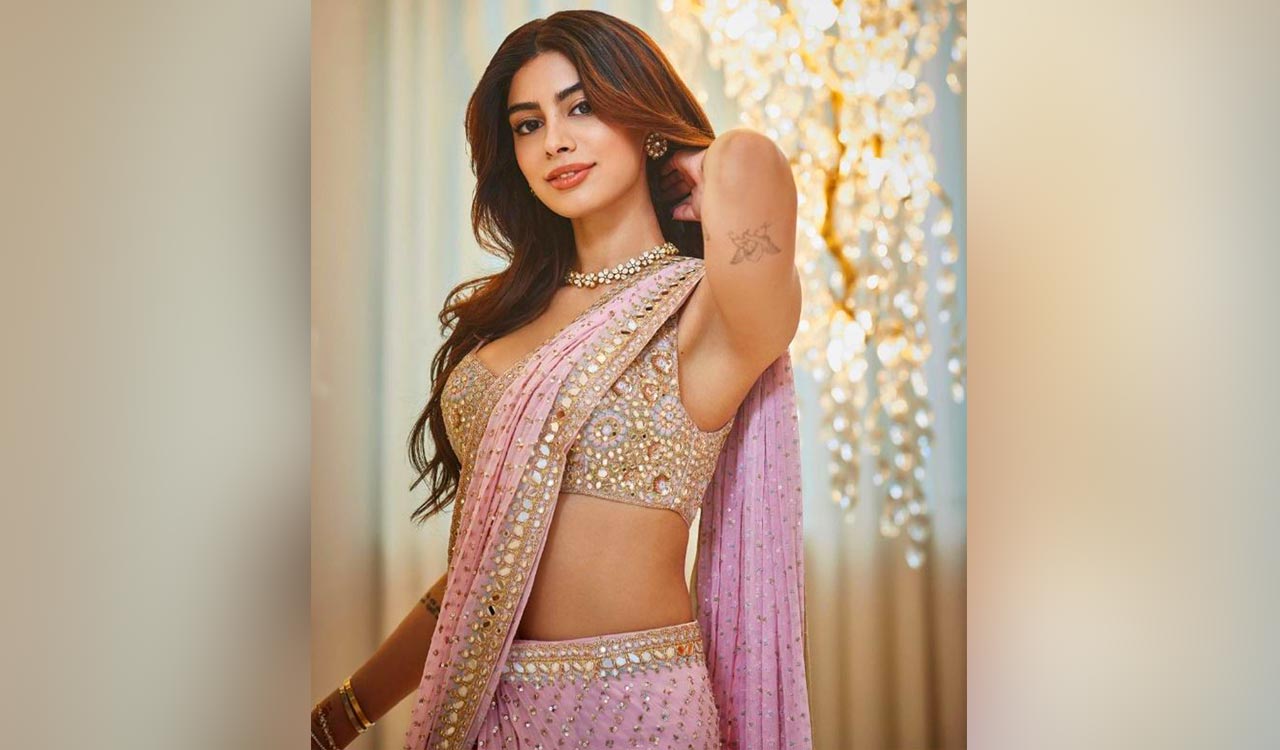 Khushi Kapoor celebrates birthday with father Boney Kapoor, other family members