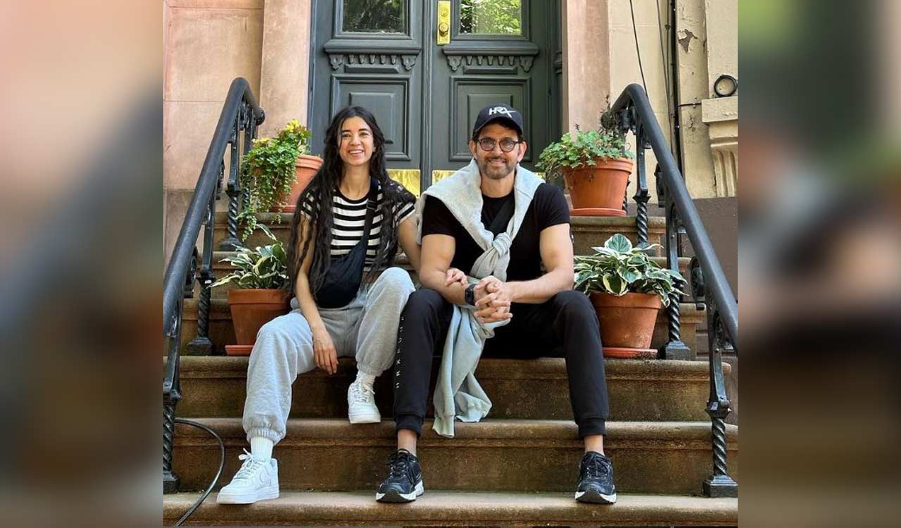 Hrithik pens sweet b’day wish for his love Saba Azad