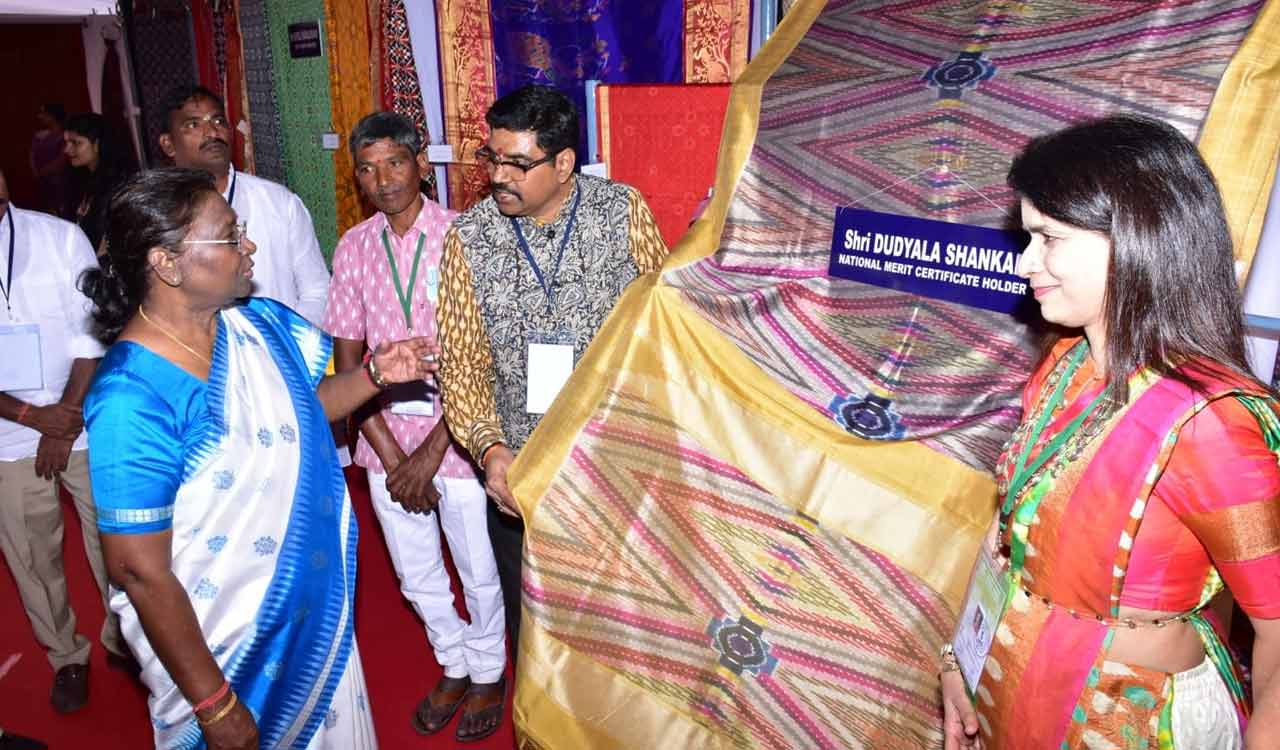 Weavers urge President Murmu for subsidy on yarn