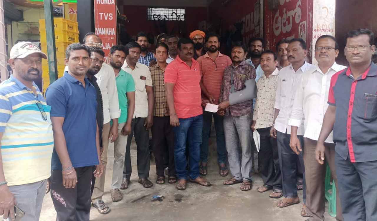 Khammam: Mechanics association extends assistance to its member