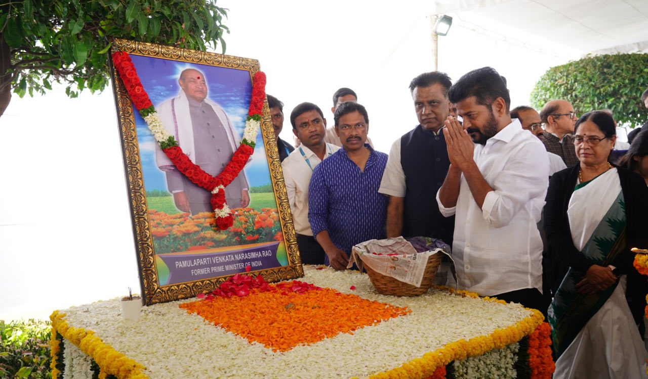 Revanth Reddy pays tributes to PV Narasimha Rao
