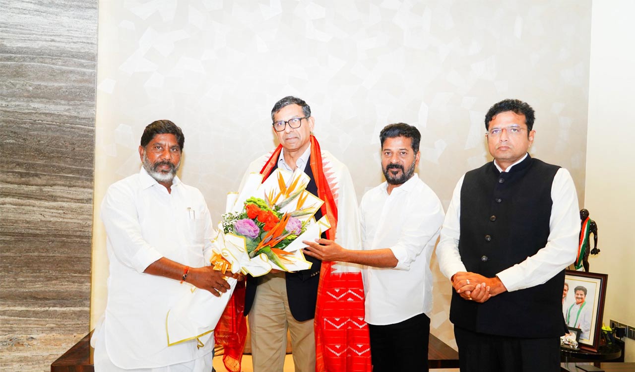 Former RBI Governor Raghuram Rajan meets CM Revanth Reddy