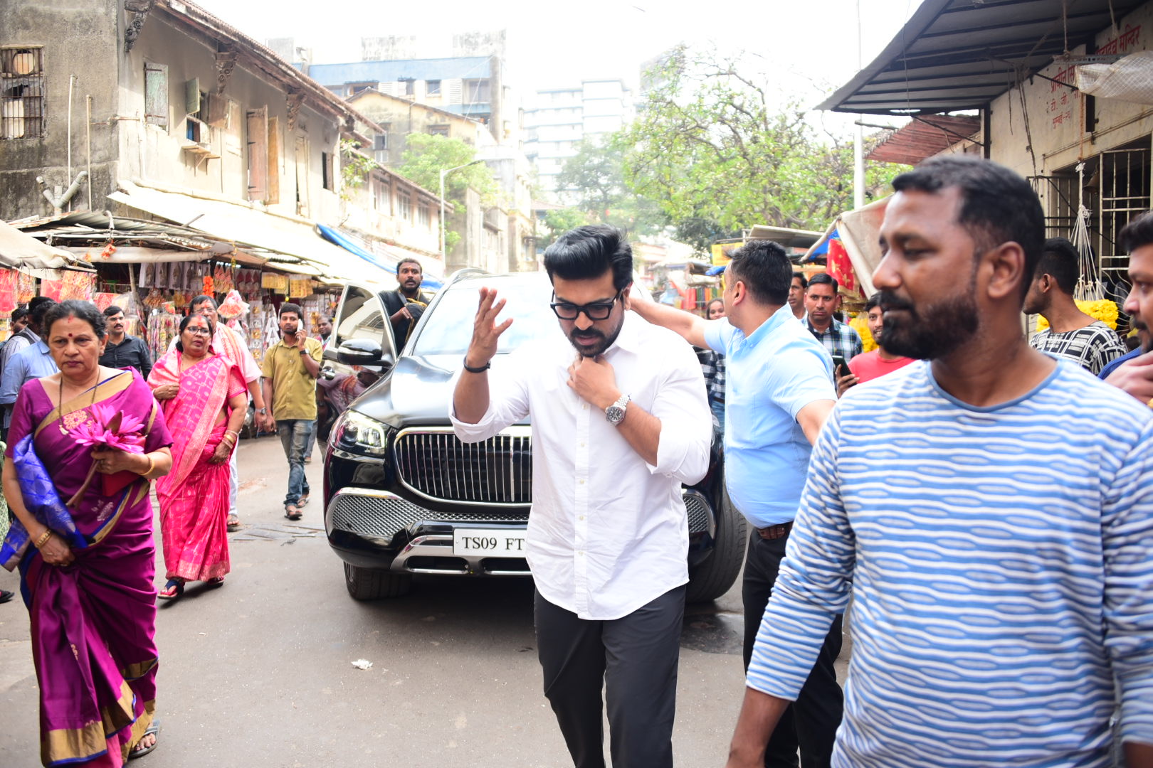 Ram Charan and Upasana seek blessings at Mahalaxmi temple in Mumbai