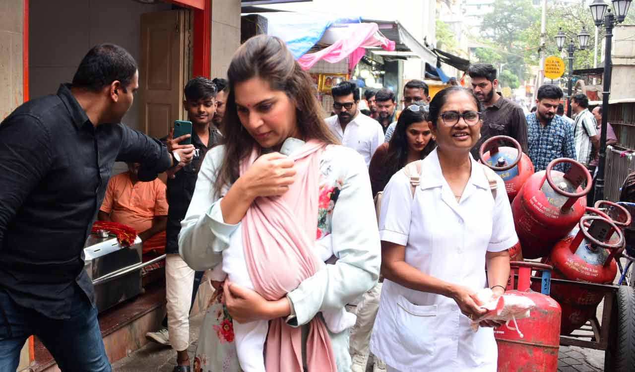 Ram Charan and Upasana seek blessings at Mahalaxmi temple in Mumbai ...