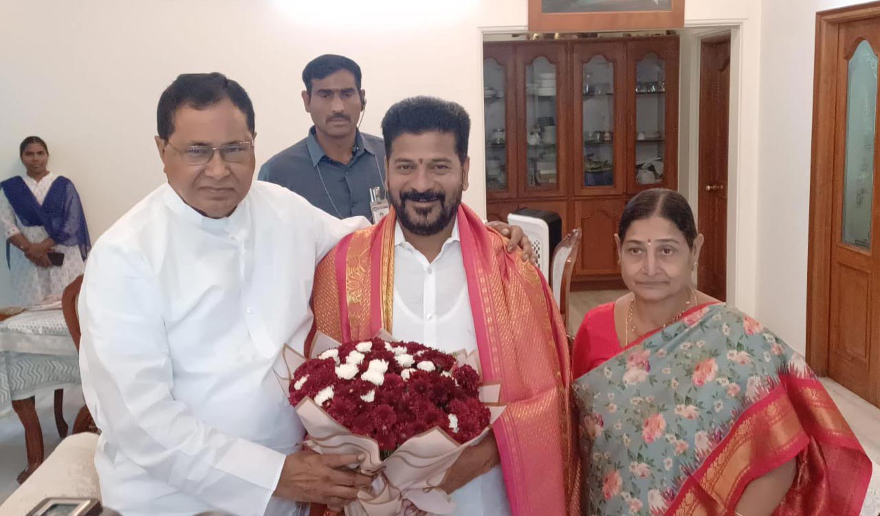 Chief Minister Revanth Reddy, minister Uttamkumar Reddy call on Congress veteran Jana Reddy, sparking speculations