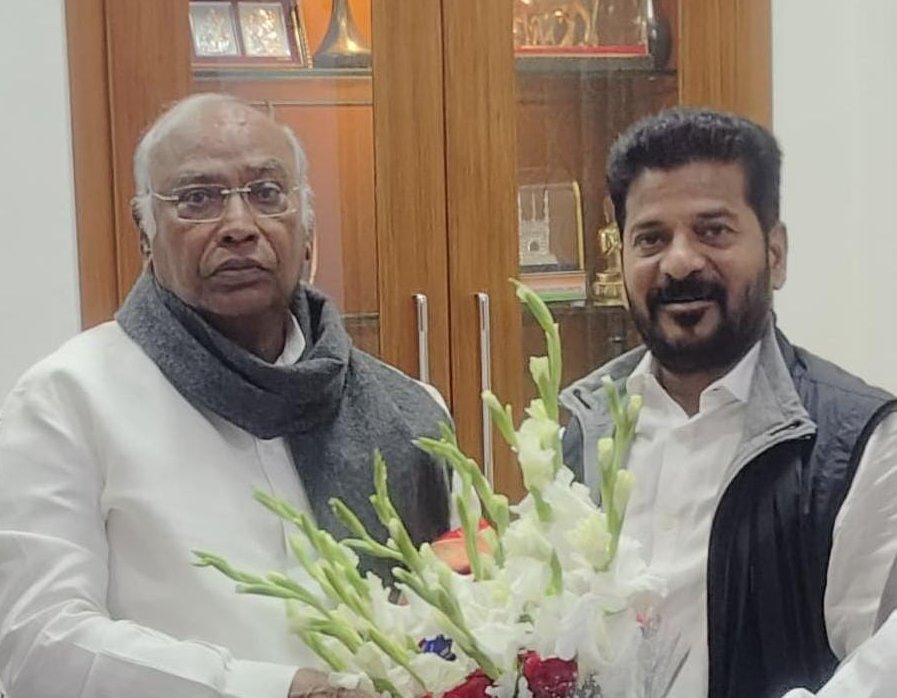 Telangana’s CM-elect Revanth Reddy meets Cong president Mallikarjun Kharge