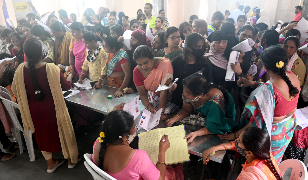 People’s woes continue at Praja Palana application centres