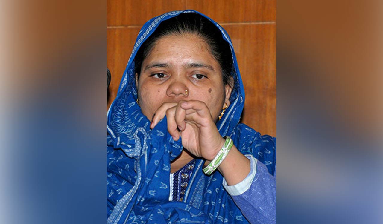 Bilkis Bano case: 11 convicts surrender at Godhra sub-jail, confirm ...