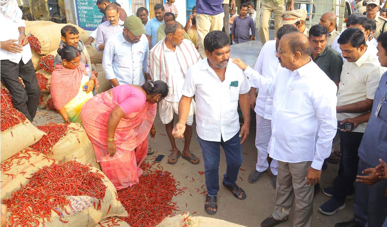 Tummala directs officials to monitor to monitor chilli purchases