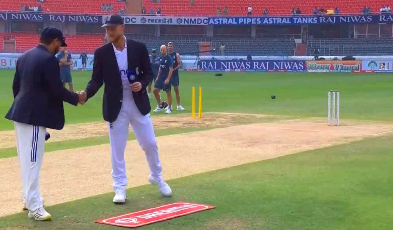 England chooses to bat first after winning toss in 1st Test against India