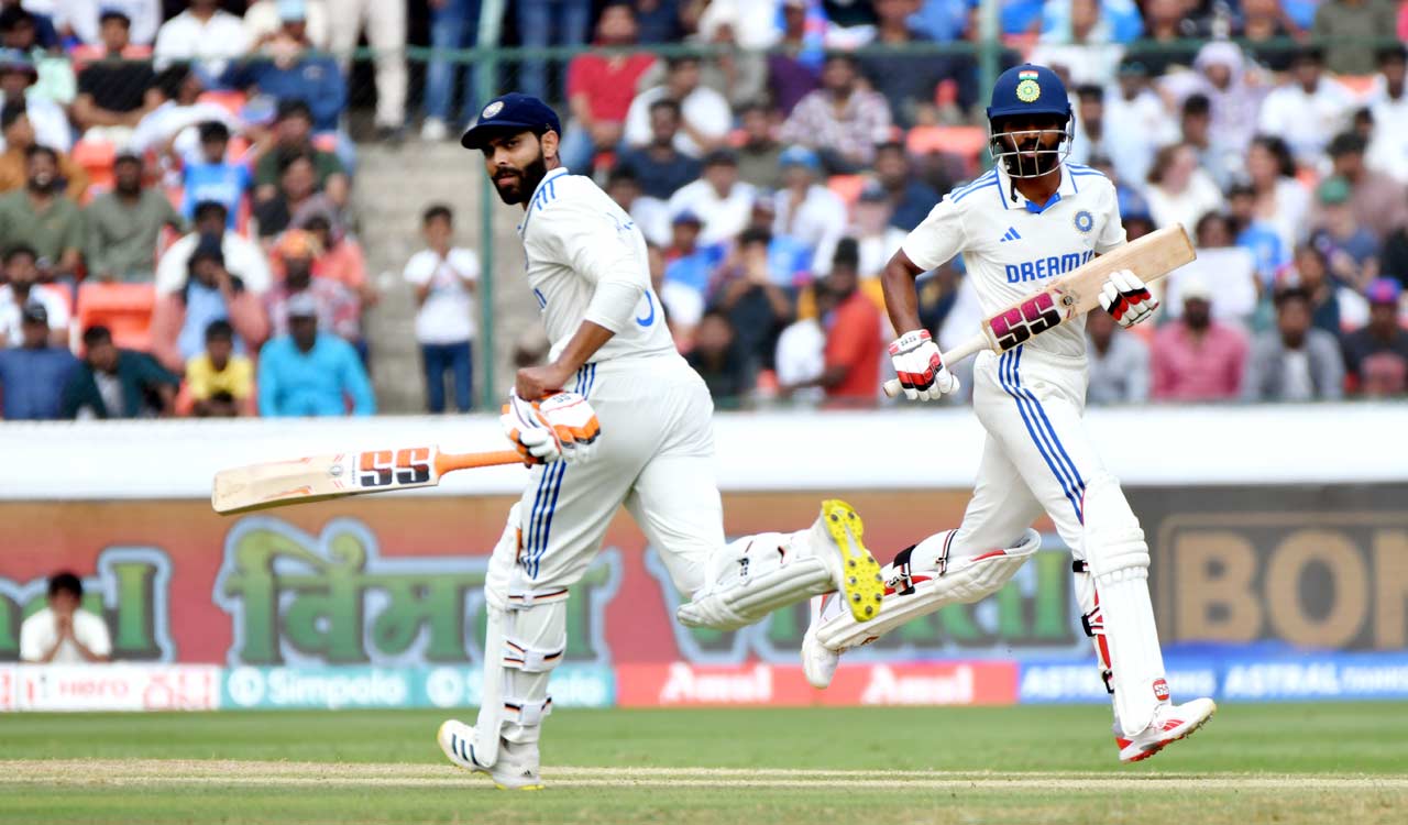 India scores 421/7 on Day 2 to push England to corner