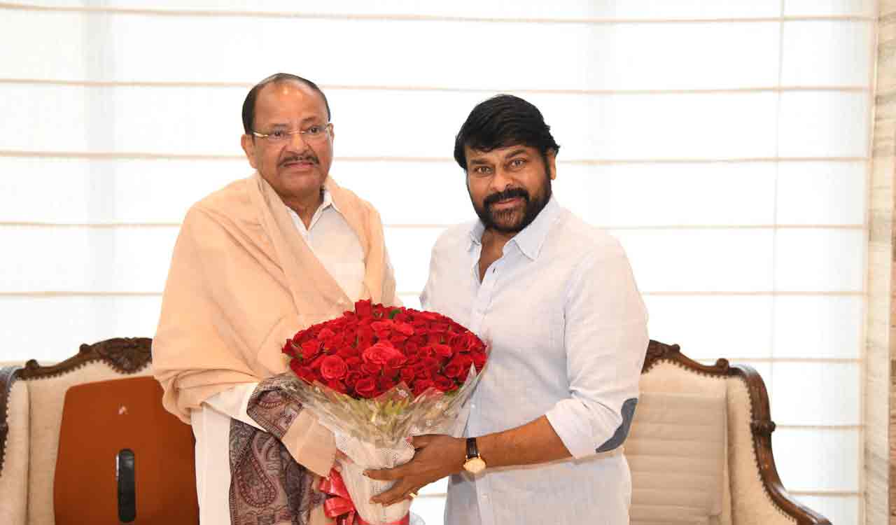 Chiranjeevi Meets Venkaiah Naidu Congratulates Him On Padma Vibhushan Win Telangana Today 1740