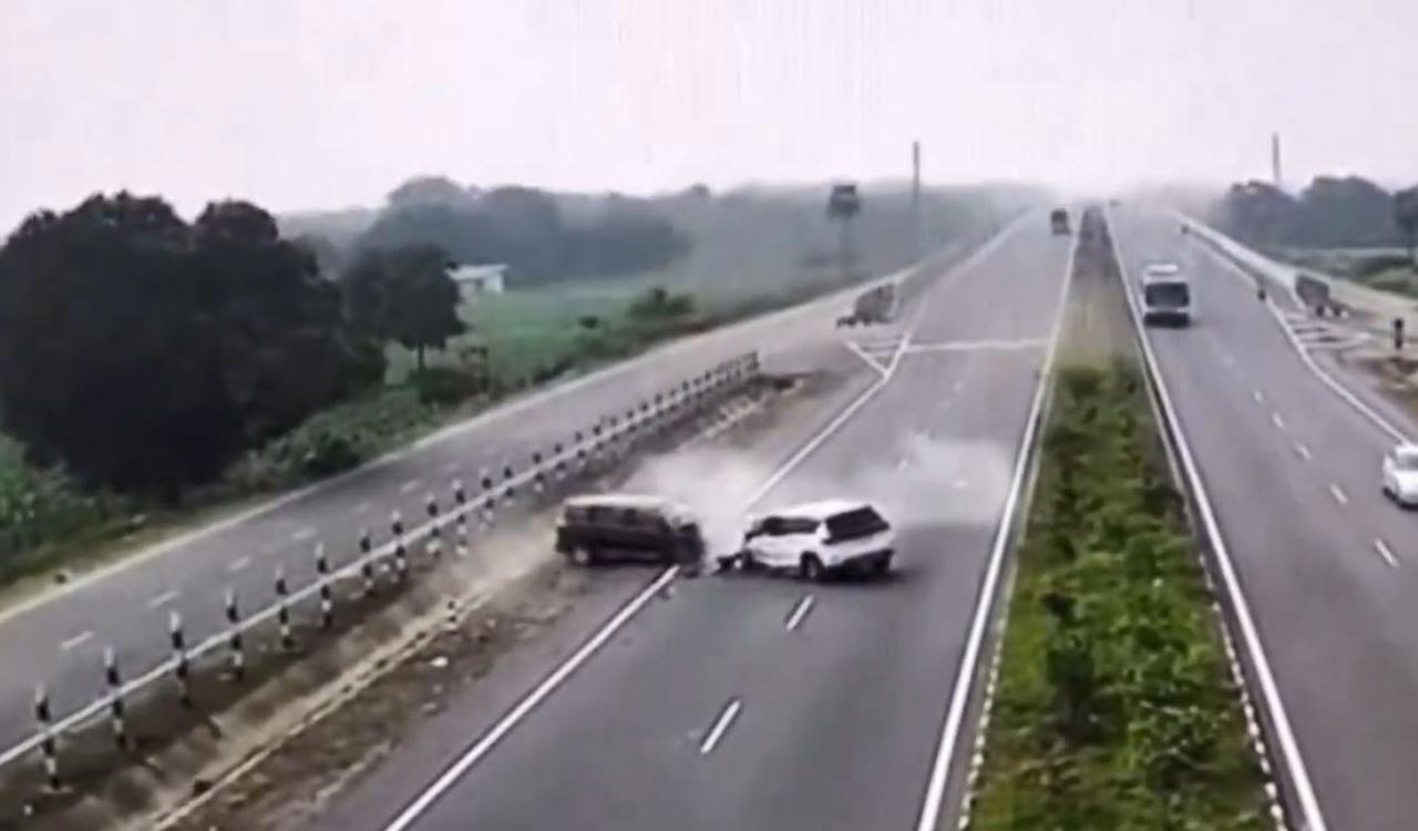 Watch: Three Hyderabadis die in freak accident on NH 16 in West Godavari