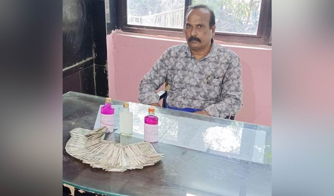Head constable caught red-handed by ACB officials in Khammam