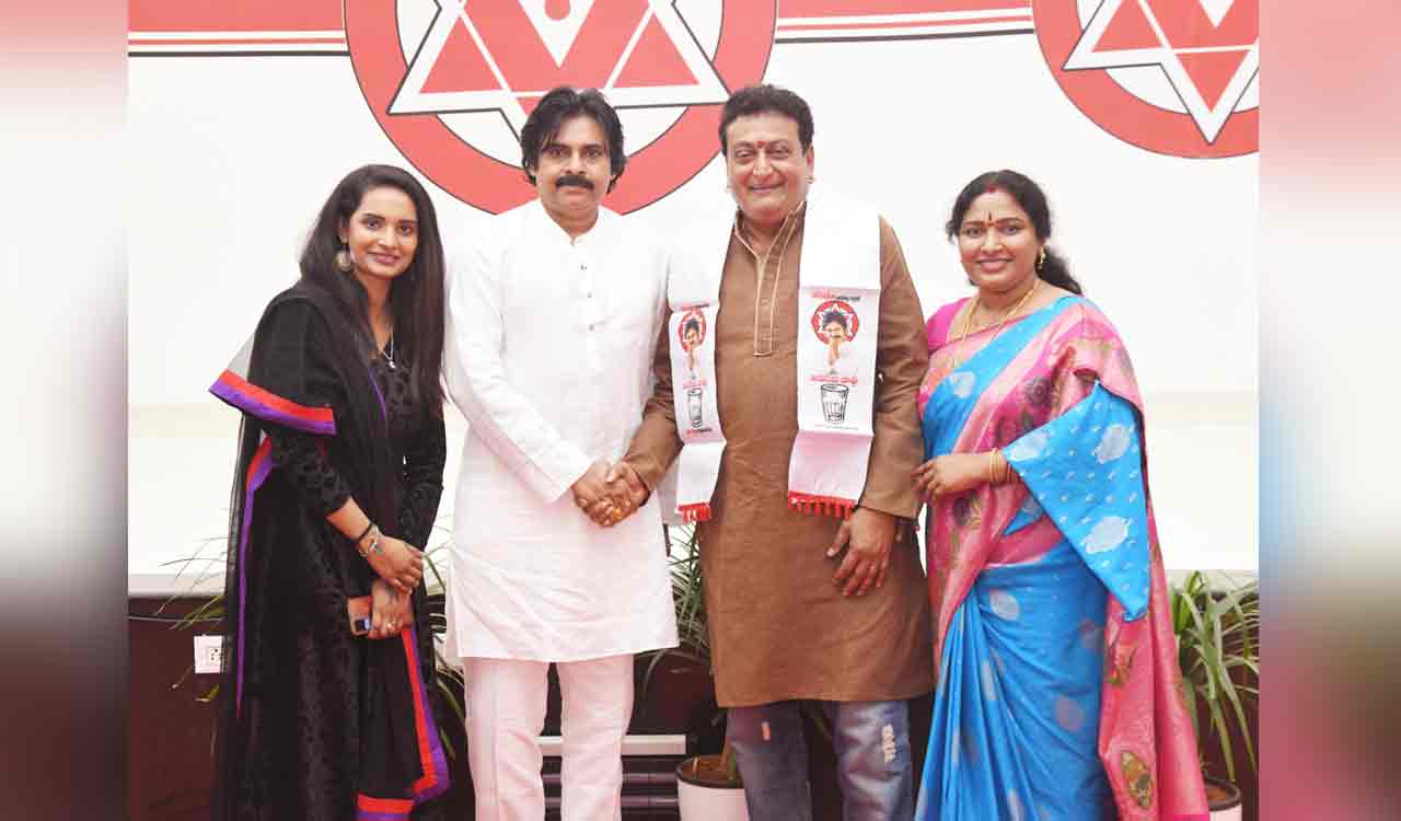 Actor Prudhvi Raj joins Jana Sena in presence of Pawan Kalayn