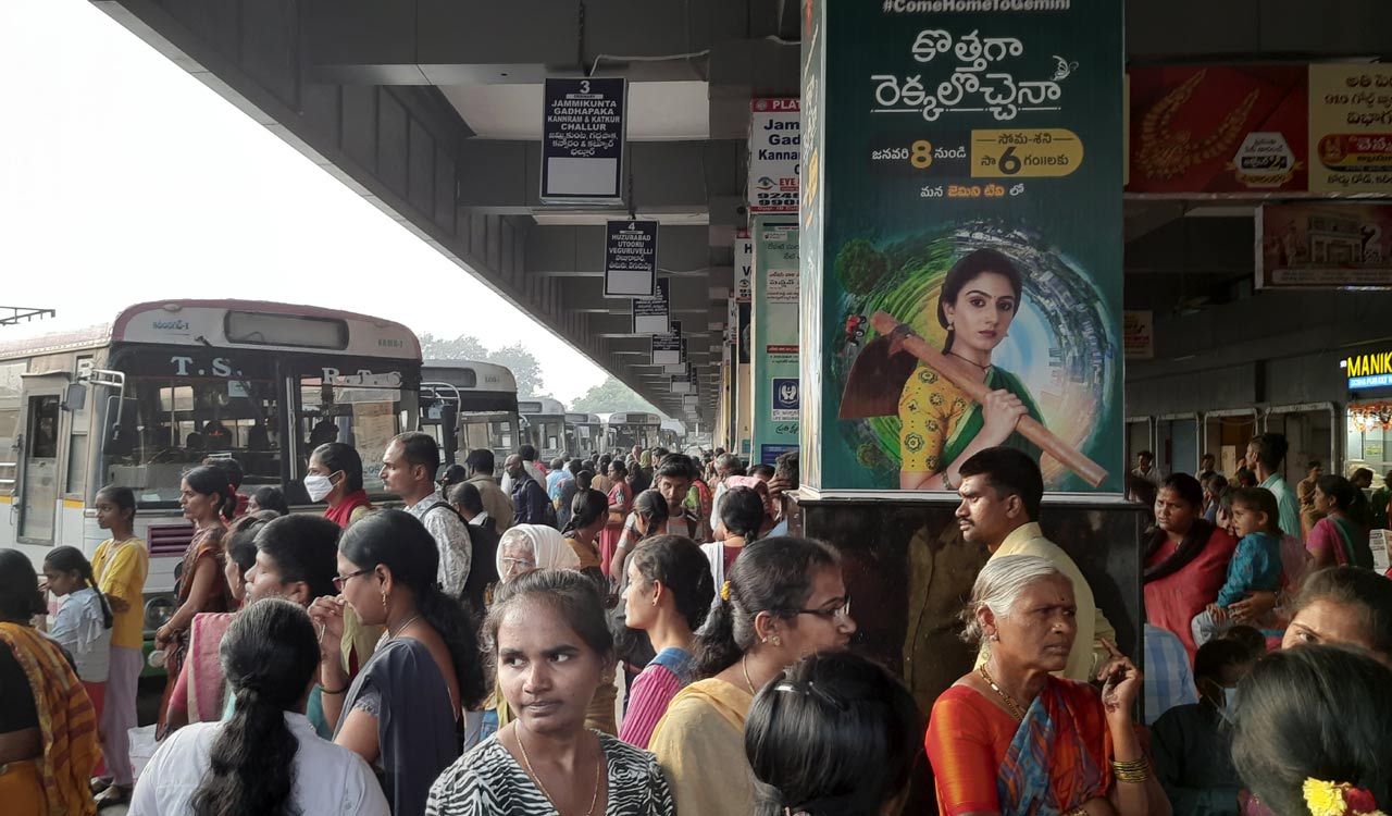 Telangana: Karimnagar Bus Stand Experiences Huge Rush-telangana Today