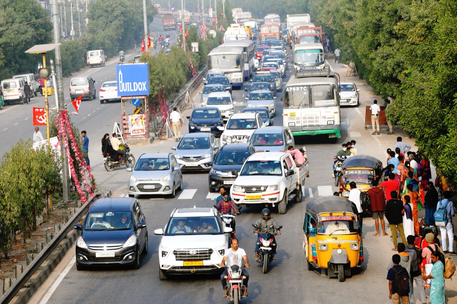 Sankranti Surge: Hyderabad-Vijayawada highway packed as thousands head home for festival