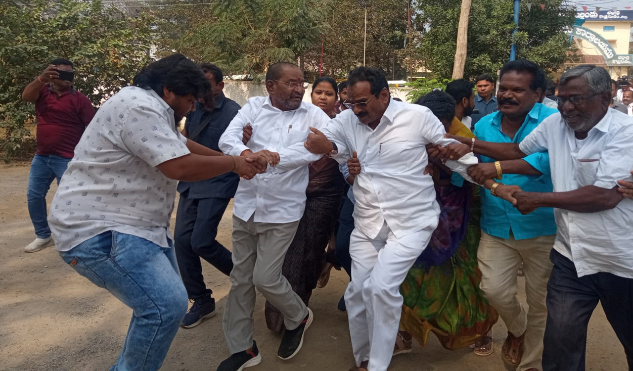 Tension in Yellandu as councillors kidnapped ahead of floor test