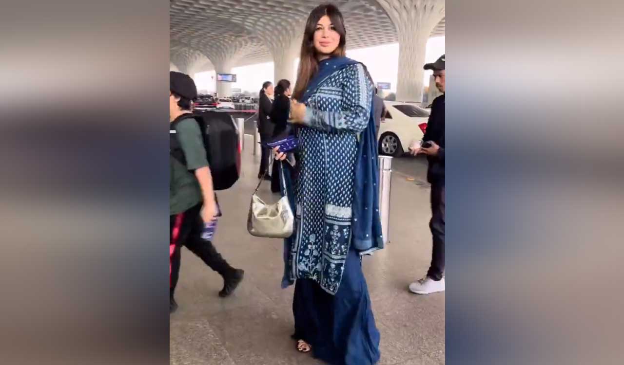Ayesha Takia shuts down trolls ridiculing airport appearance