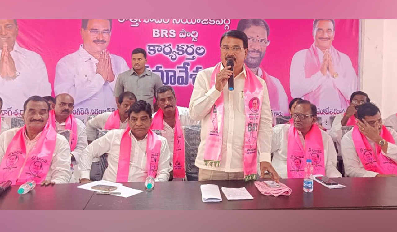 Followers of Raghavendra Rao create ruckus at party meeting