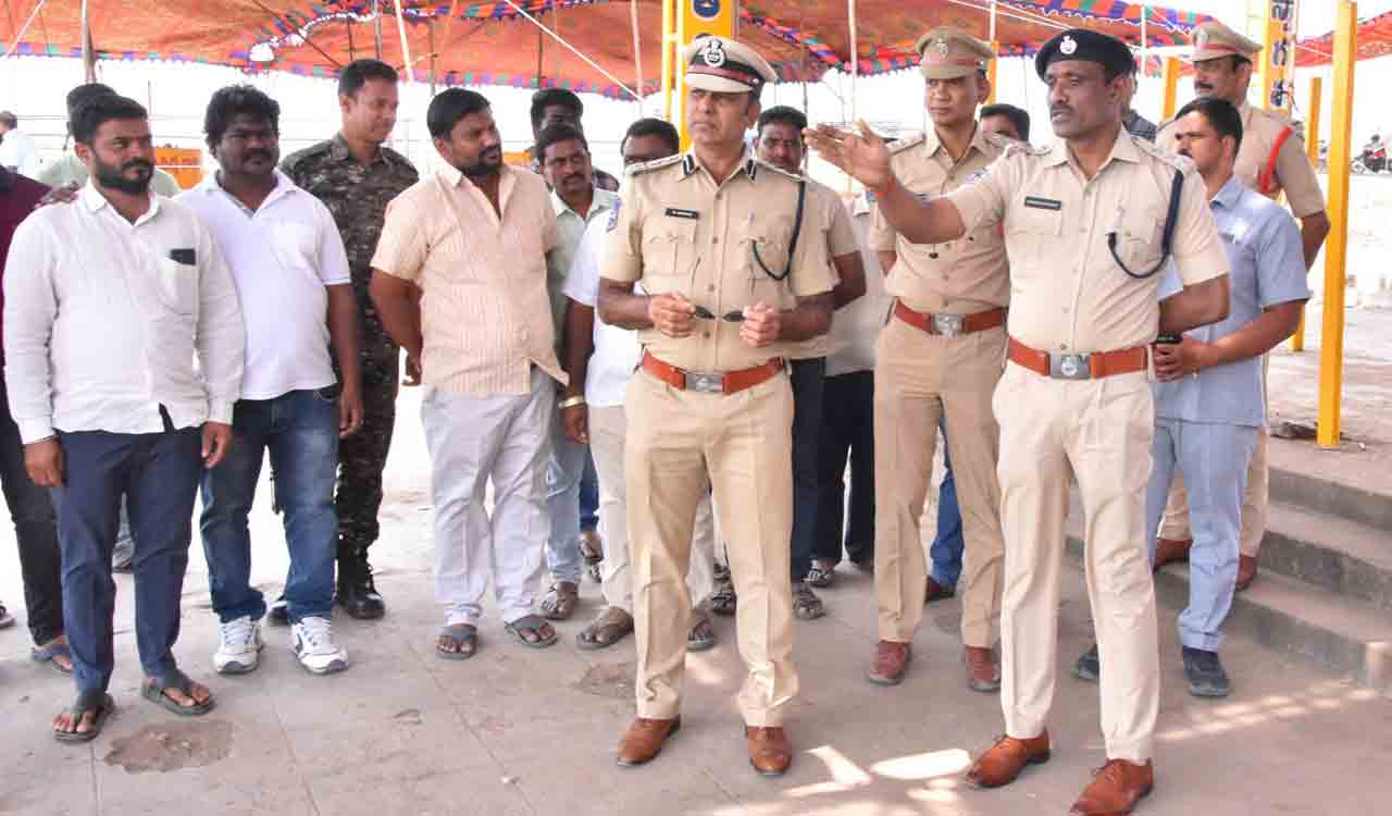 Ramagundam CP inspects mini altars of Sammakka-Saralamma in Mancherial