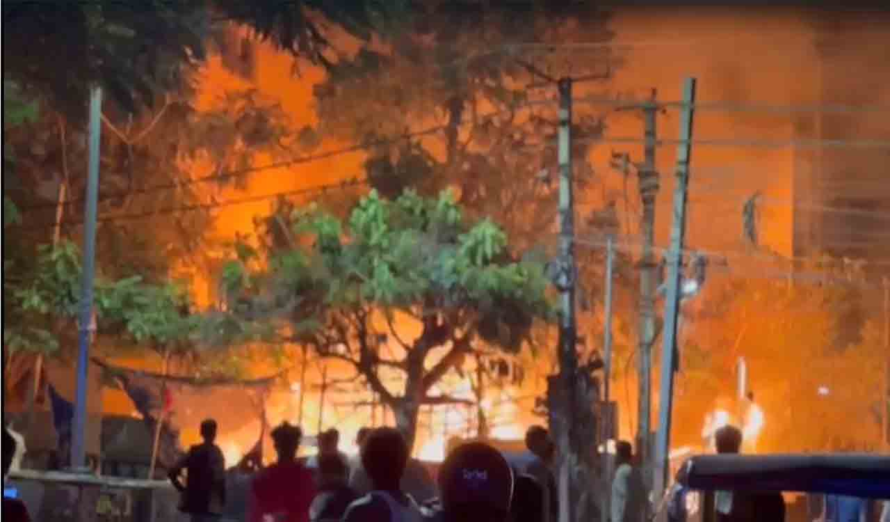 Hyderabad: Major fire broke out at Quthbullapur, four shops gutted