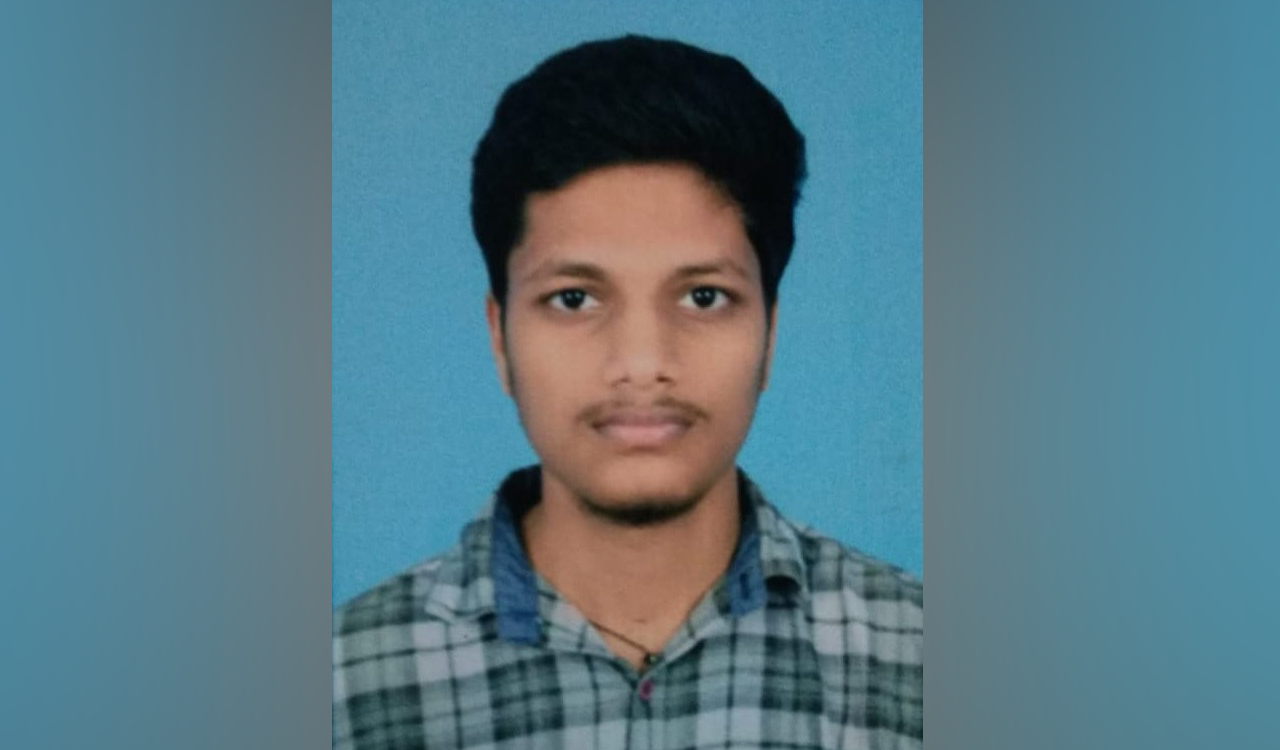 Group IV service topper felicitated in Asifabad