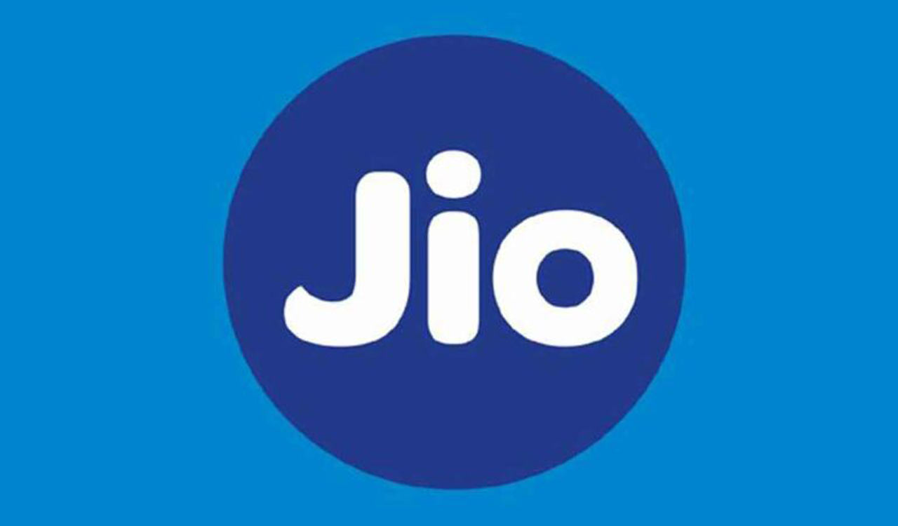 Jio’s Valentine’s invitation to Airtel  users: Playful or serious?
