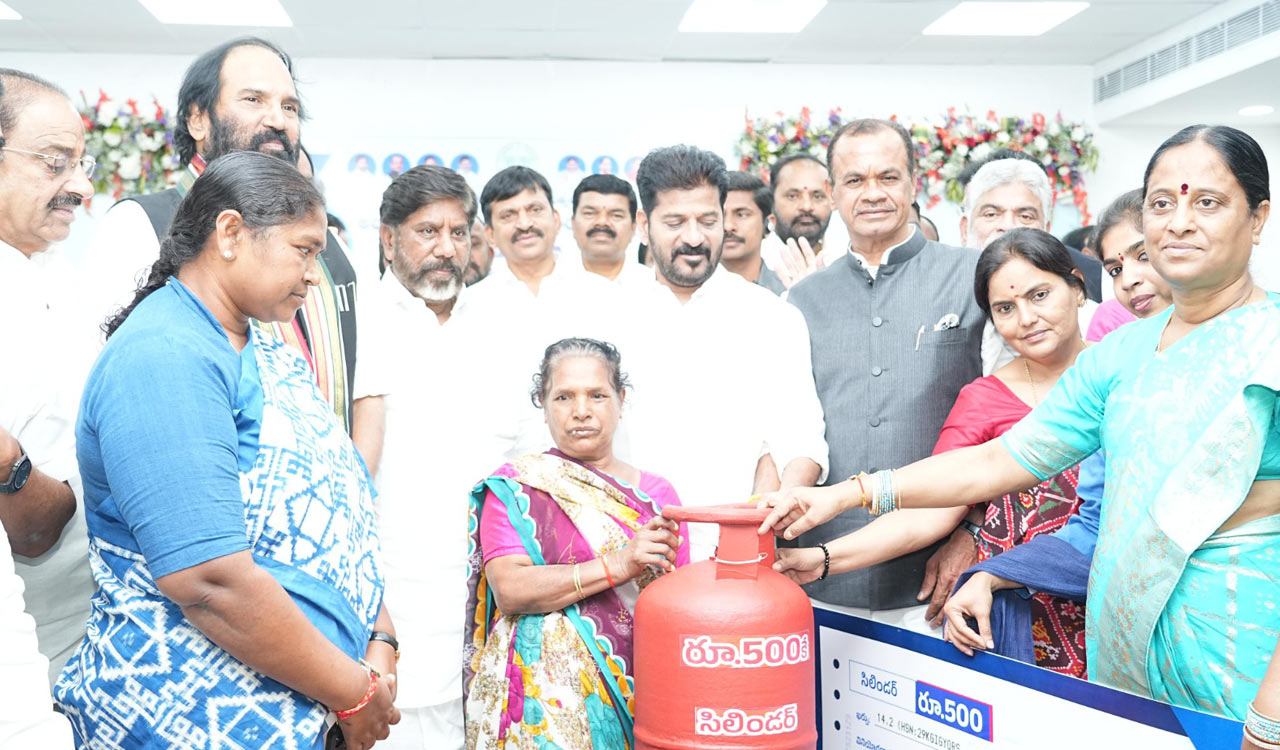 Rs 500 LPG, 200 unit free power supply schemes launched in Telangana