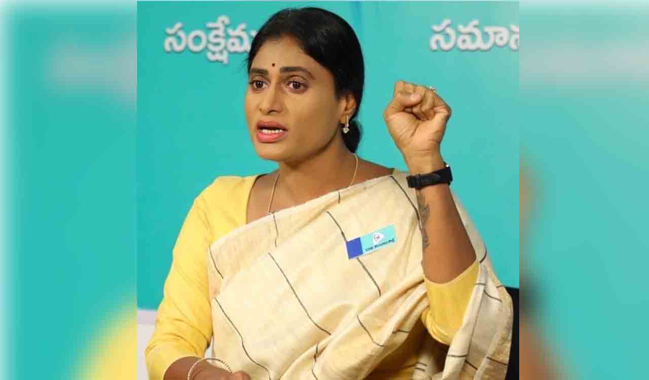 Andhra: Vijayamma appeals to Kadapa voters to support Sharmila