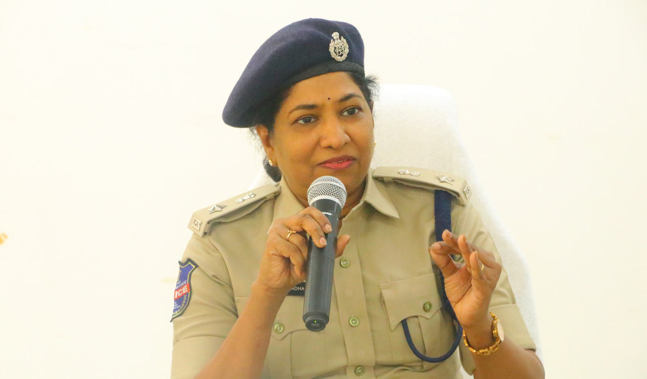 Hyderabad man cheats photographer by offering to sell Rs 3 lakh camera for just Rs 50k