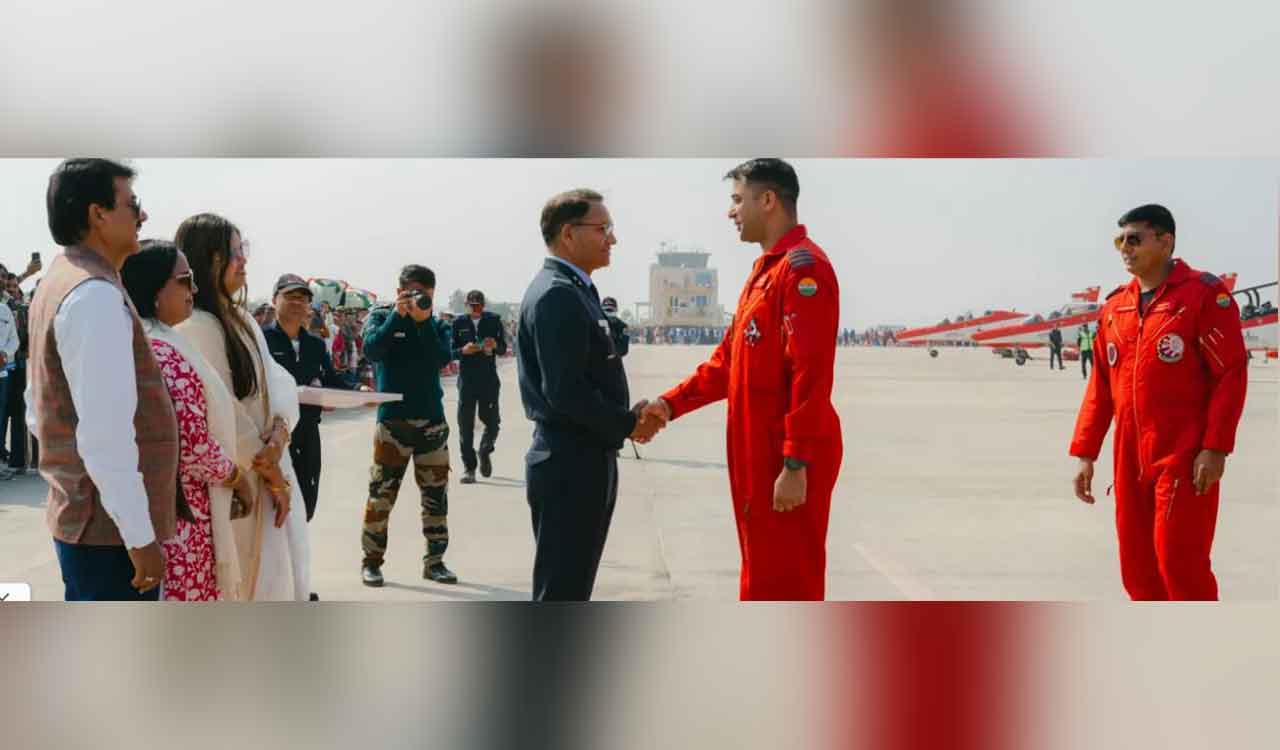 Surya Kiran Aerobatic Team Wows 20,000 At Bikaner Air Show-Telangana Today