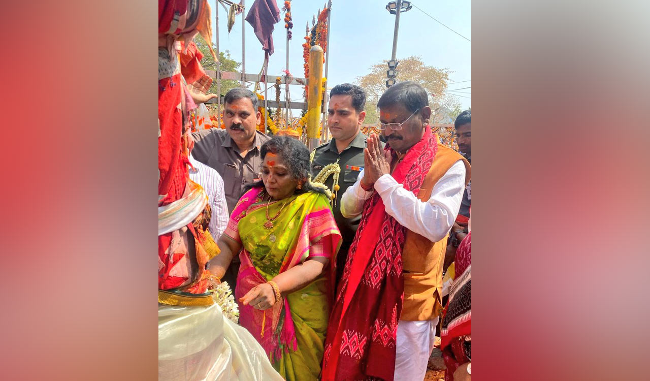 Telangana Governor Tamilisai Soundararajan, Union Minister Arjun Munda visit ‘Medaram Jathara’