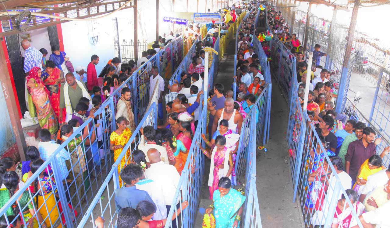 Telangana: Devotees throng Vemulawada temple on Monday
