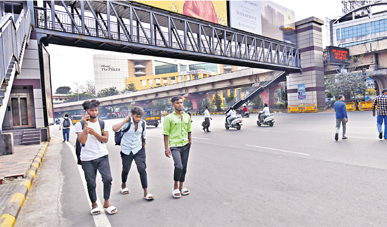 Crossing roads still a nightmare in Hyderabad
