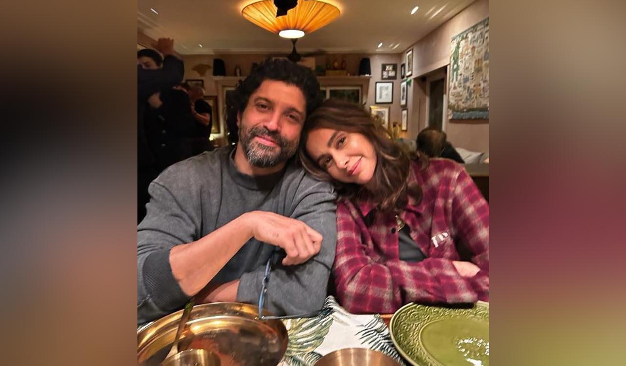 Shibani Dandekar wishes husband Farhan Akhtar on 2nd anniversary