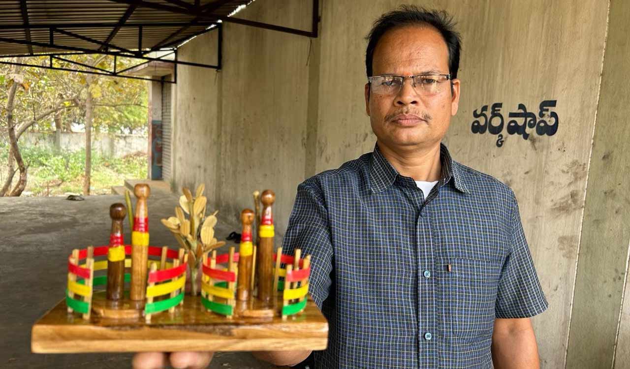 Kothagudem artisans make mementoes for Sammakka Saralamma Jatara