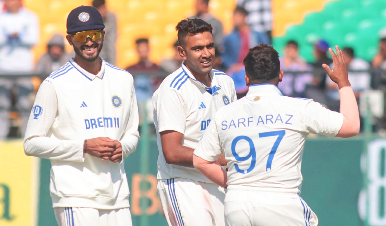 5th Test: Ashwin, Kuldeep put England at 103/5 at Lunch, trailing India by 156 runs