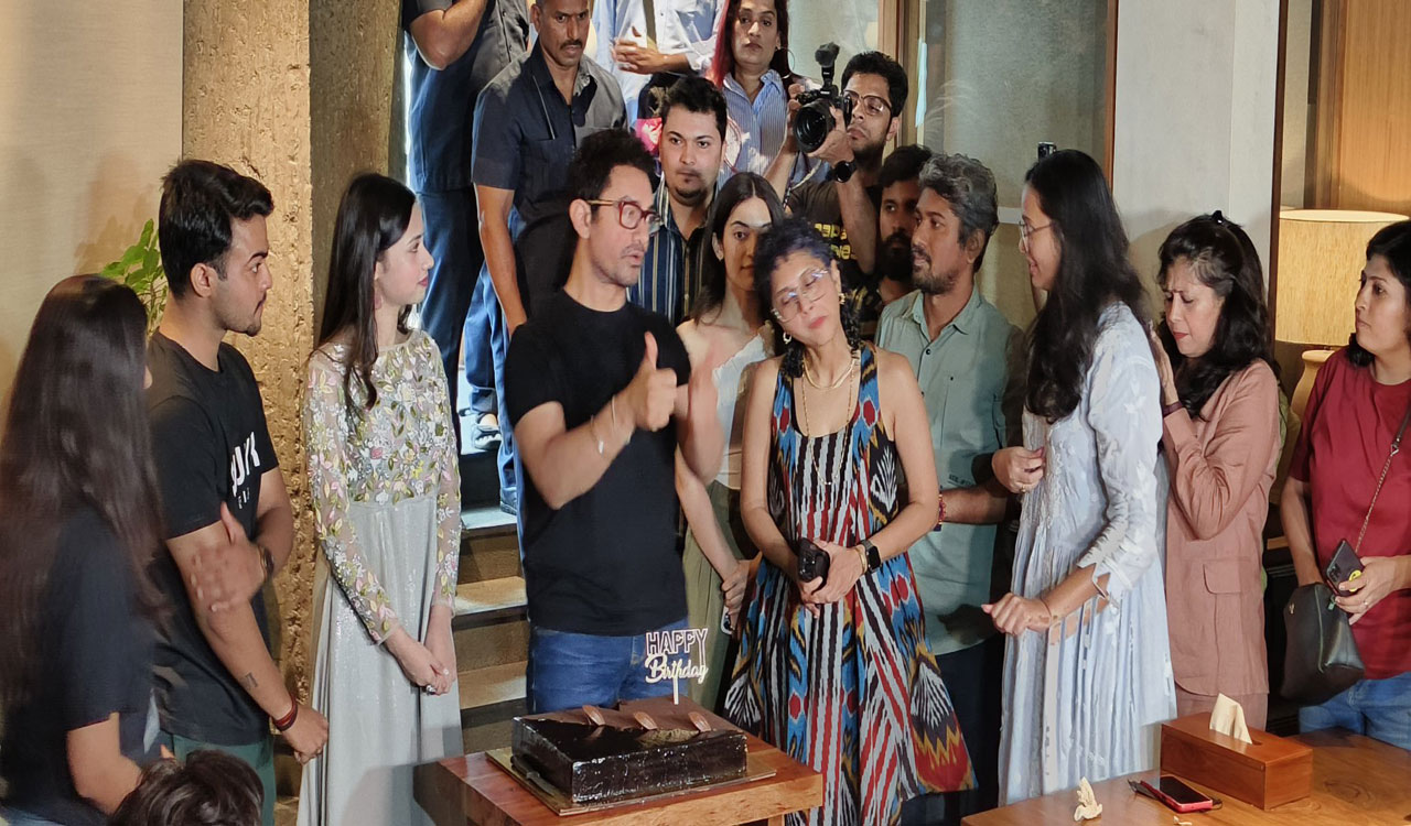 Aamir Khan celebrates 59th birthday with ‘Laapataa Ladies’ team