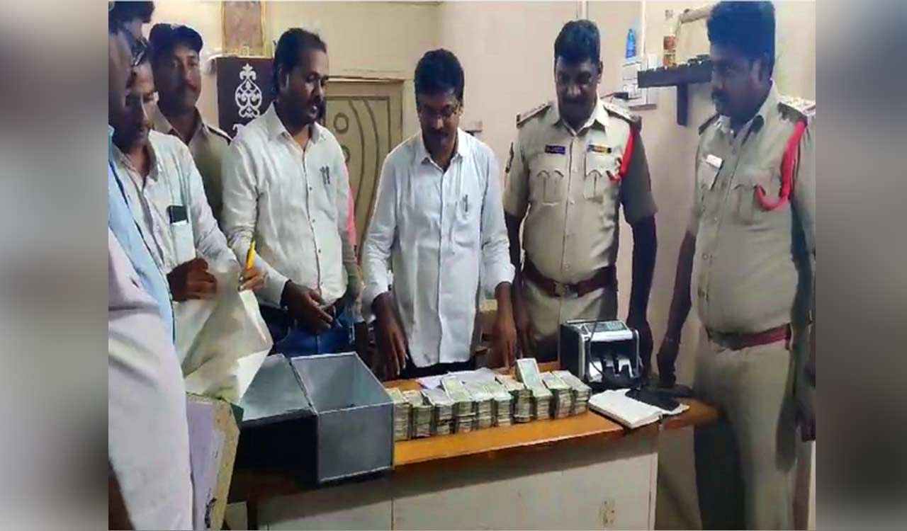 Andhra Police Seize Unaccounted Cash Worth Rs 24.87 Lakh In Prakasam ...