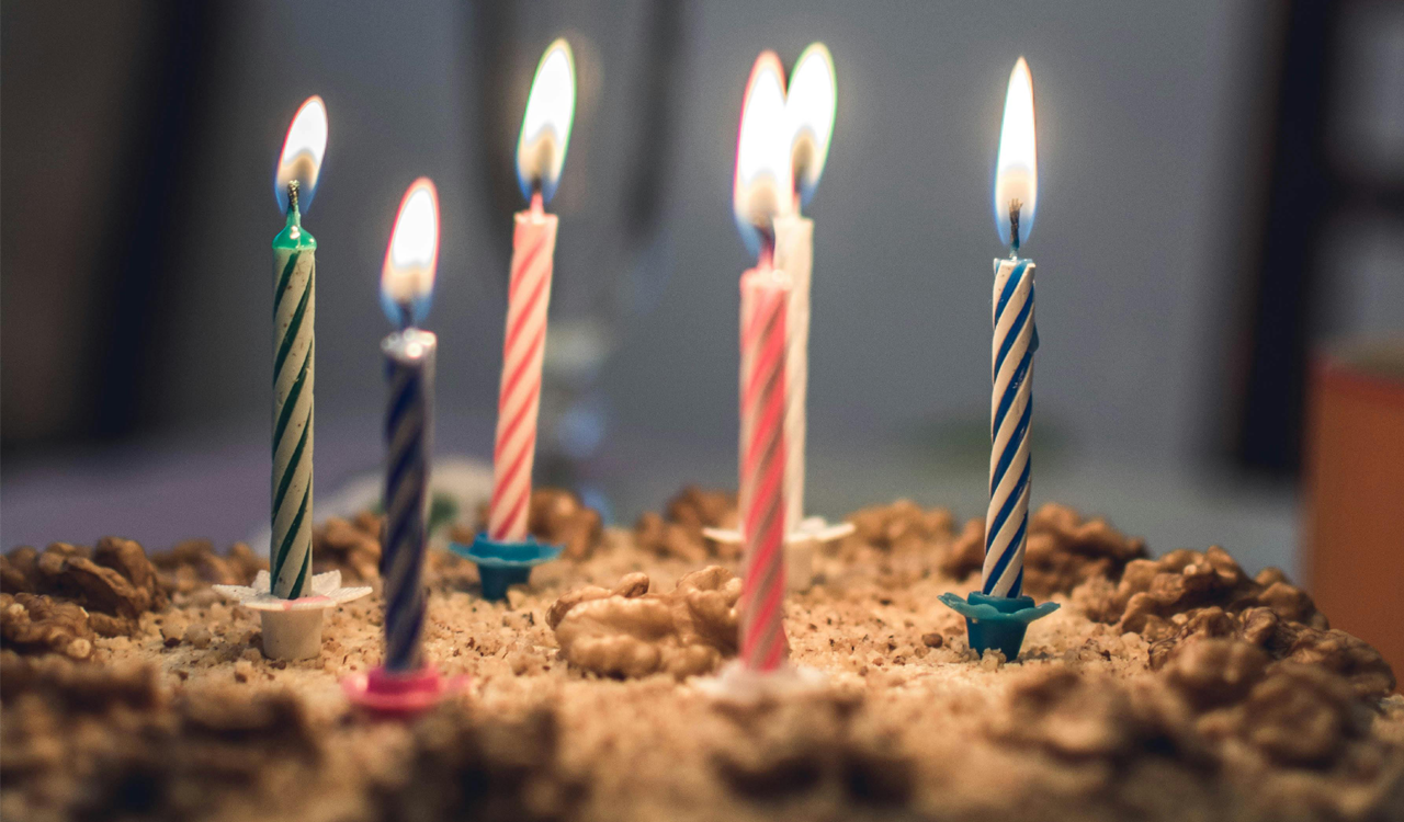 SI celebrates birthday of rowdy sheeter at police station in Telangana