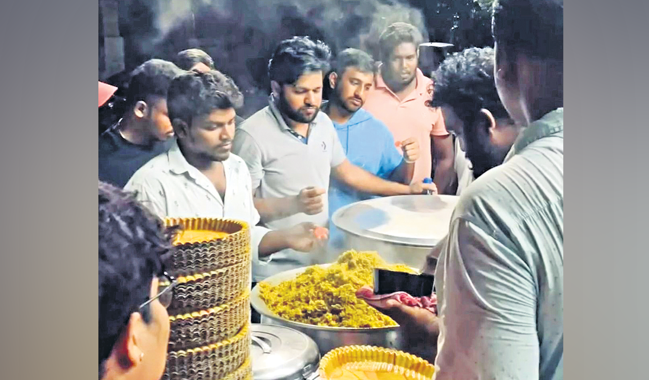 Hyderabadis flock for 4 AM biryani at Madhapur