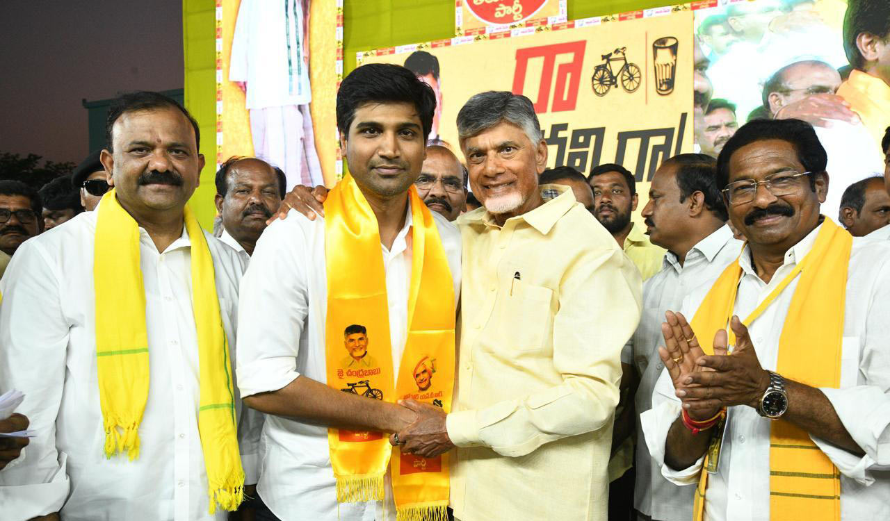 Former YSRCP MP Lavu Sri Krishna Devarayalu joins TDP