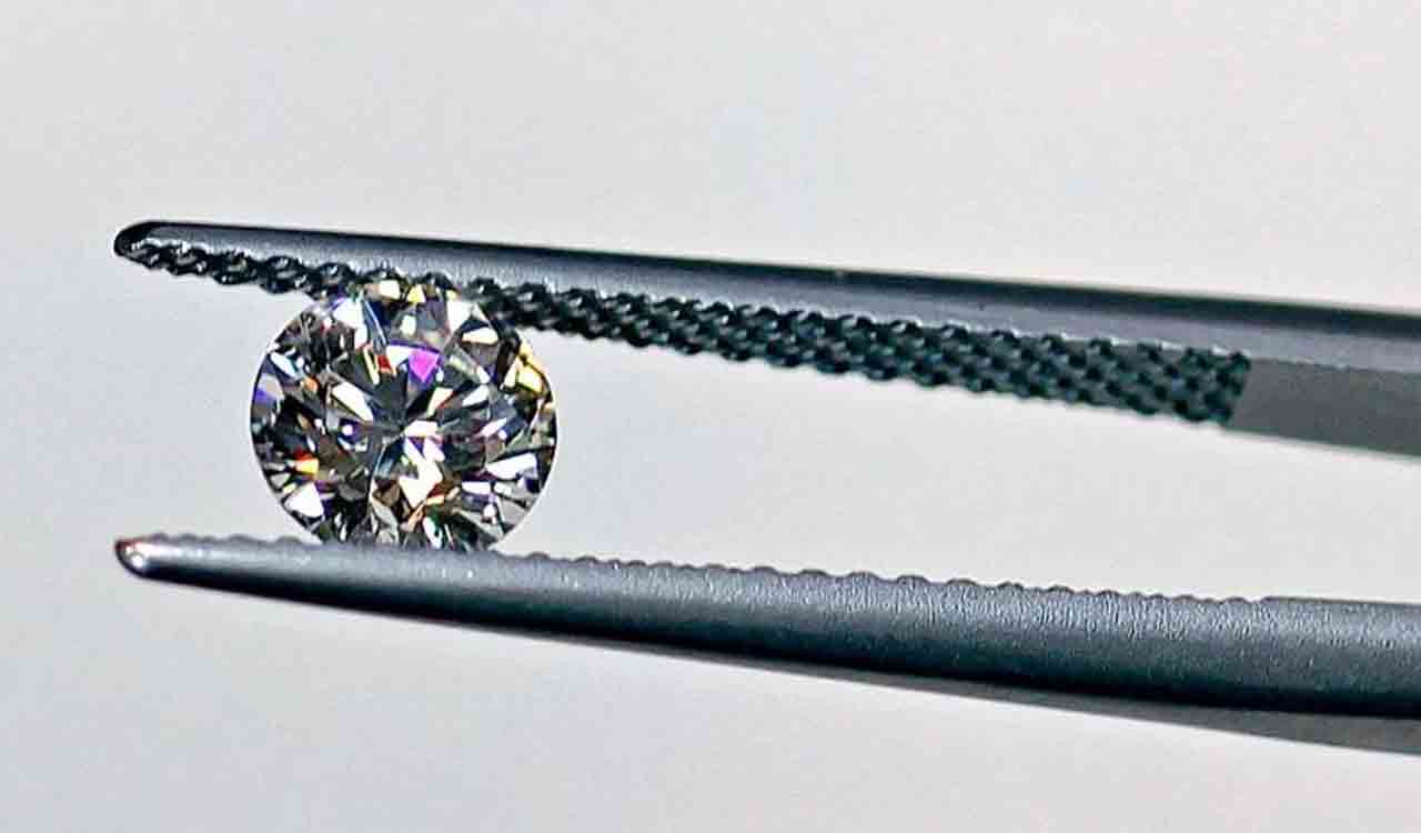 Canada announces additional ban on imports of Russian diamonds