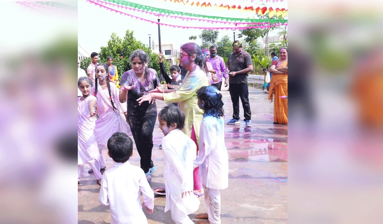 Holi celebrated on grand scale in old KarimnagarTelangana Today