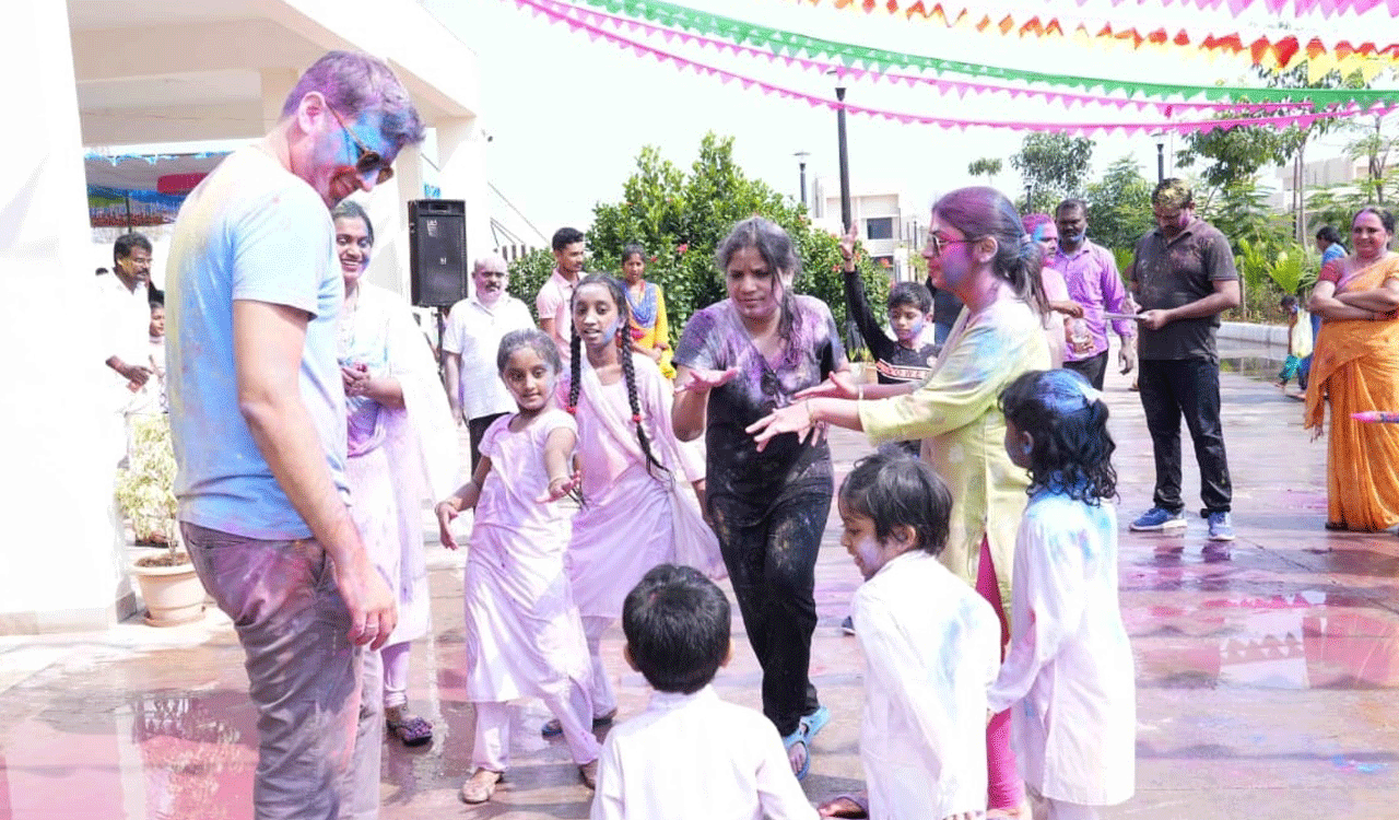 Holi celebrated on joyous note in Khammam