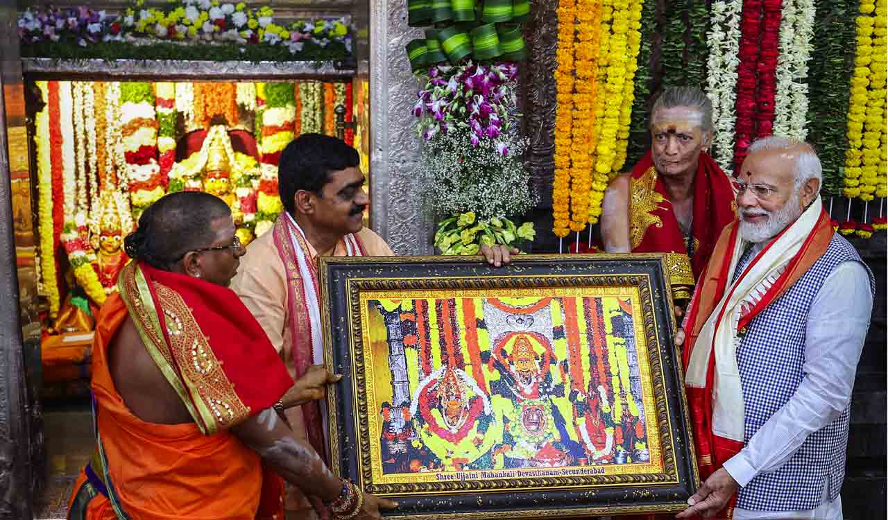 Modi offers prayers at Ujjaini Mahankali Temple in Secunderabad