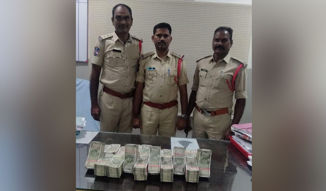 Siddipet Police Seize Rs 50 Lakh Of Unaccounted Cash-Telangana Today