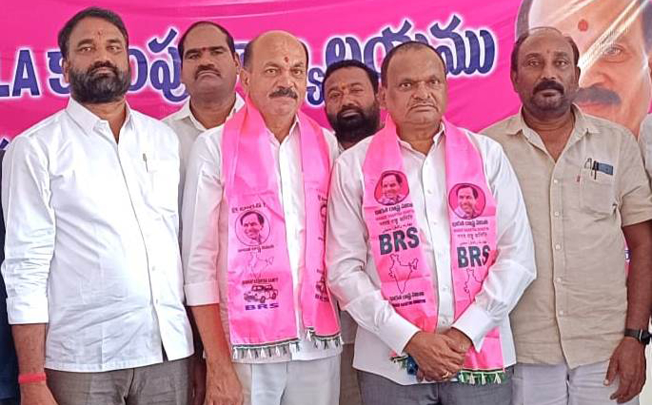 Raghunandan Rao calls BRS Medak candidate a non-local, draws flak