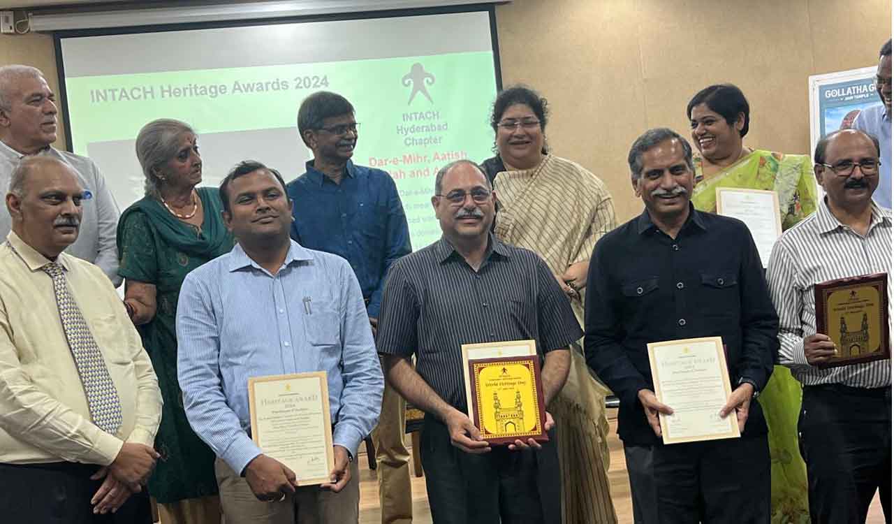 Anjuman Agiary recieves INTACH Heritage Award
